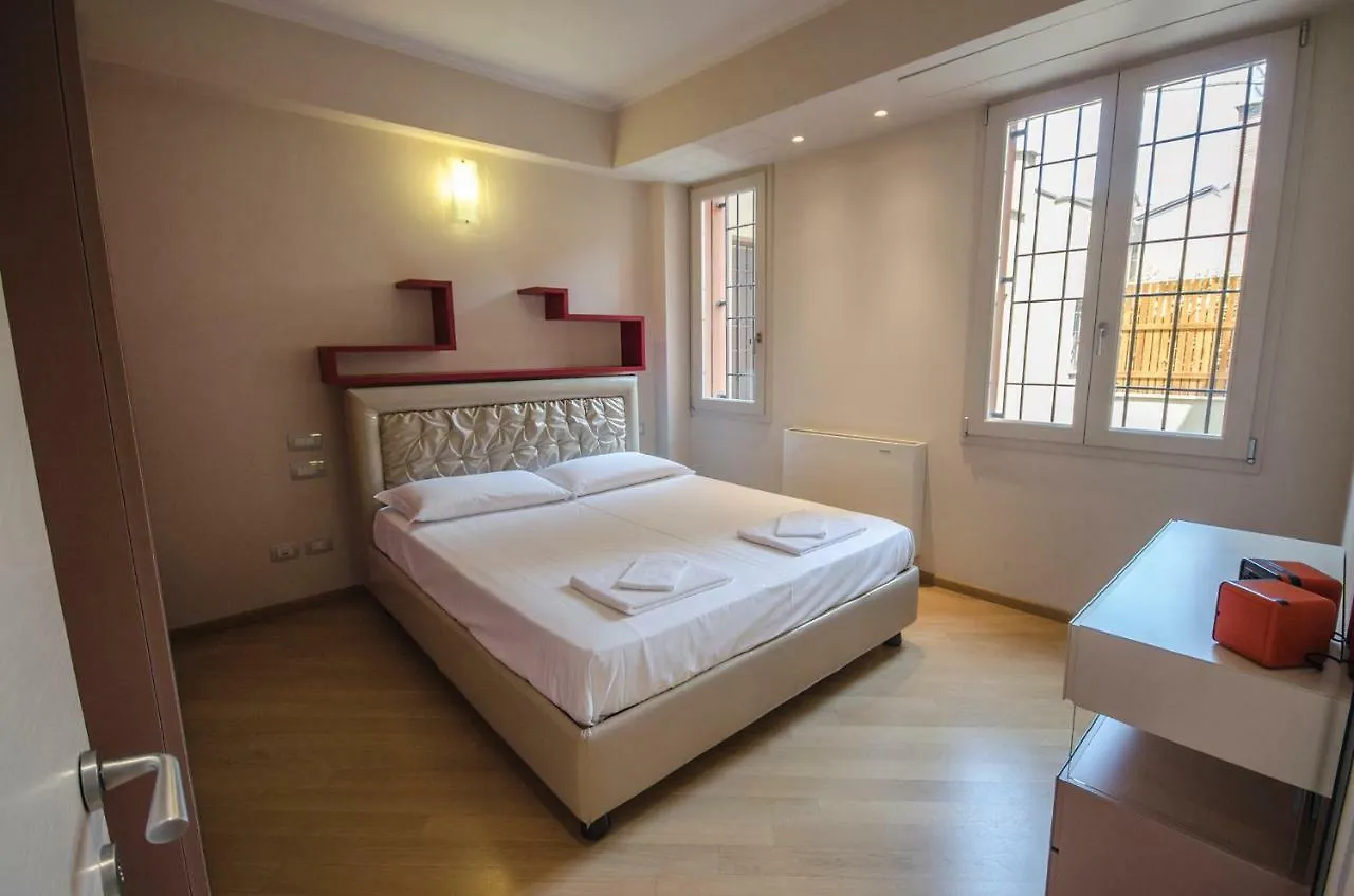 Luxury 65Mq Under The Two Towers Apartment Bologna
